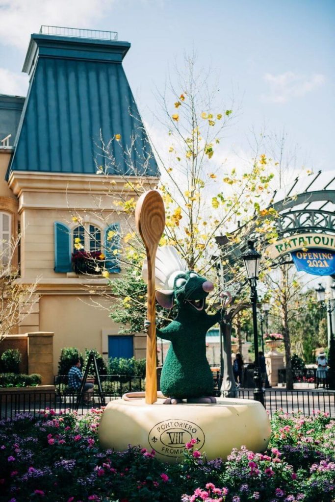 Photo of a Disney Topiary styled to look like the character Ratatouille.