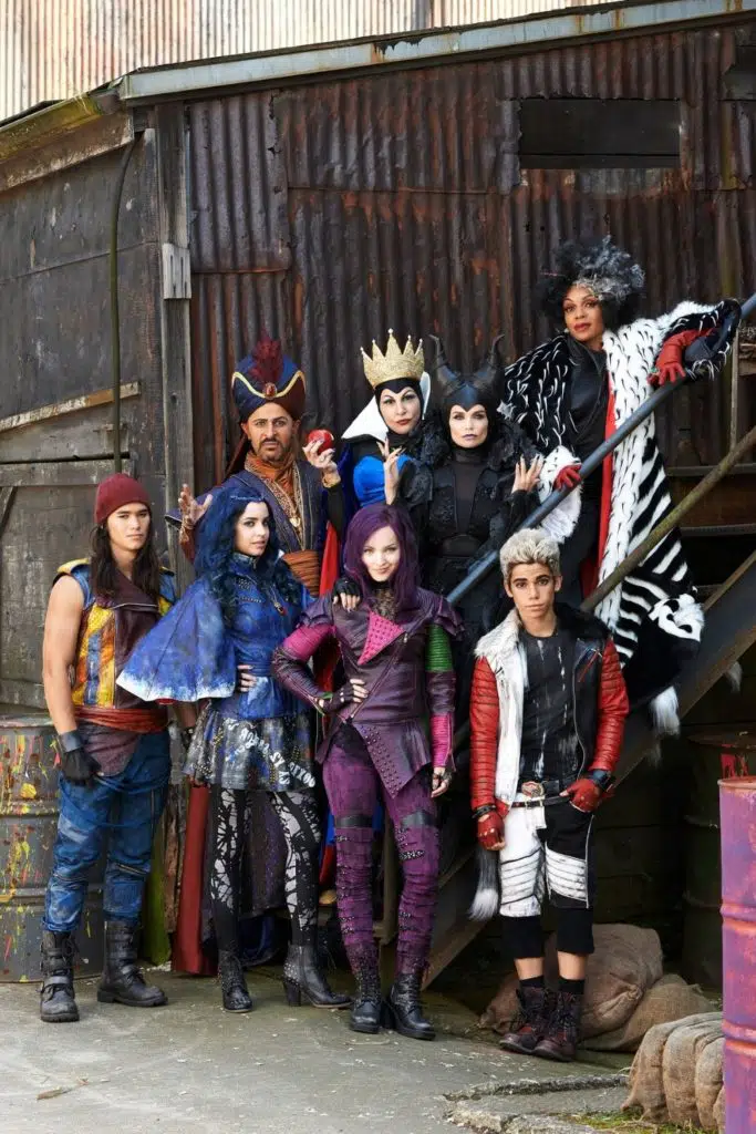 Photo of the main cast from The Descendants first movie.