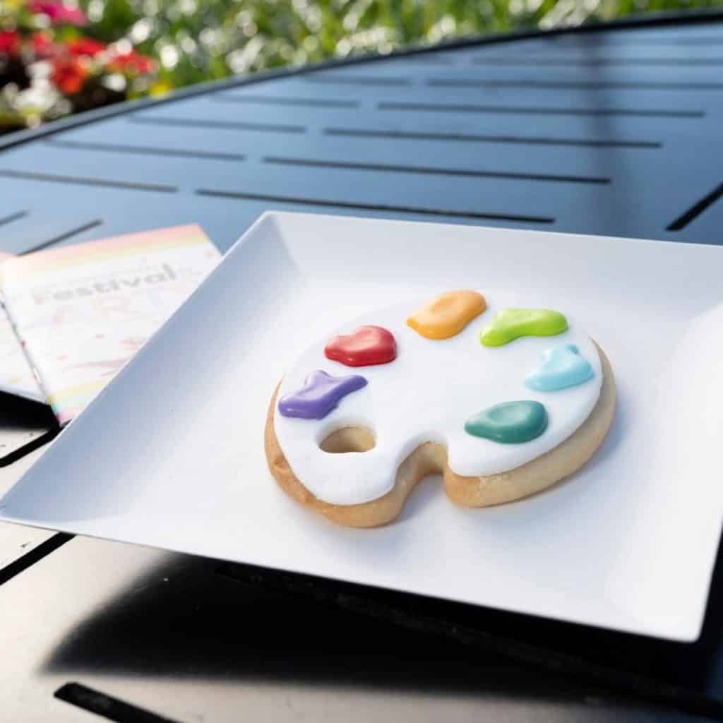 Closeup photo of the artist palette cookie from the Epcot Festival of the Arts food carts.