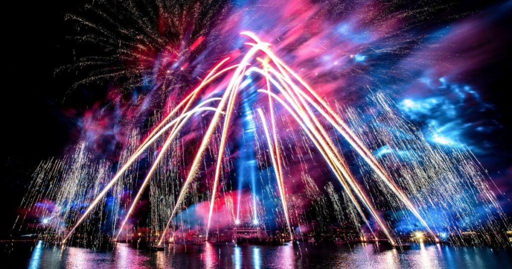 Photo of the EPCOT Forever nighttime show.