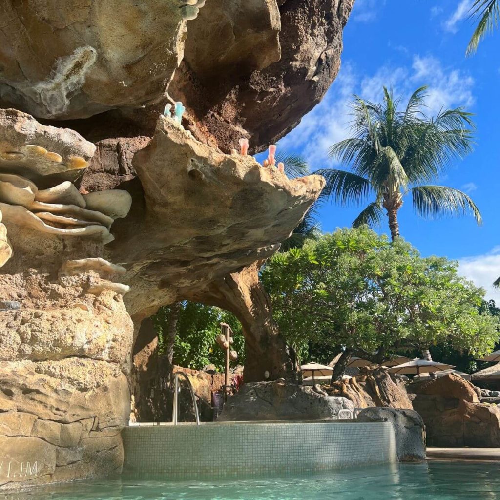Photo of the whirlpool from the Ka Maka Grotto pool.