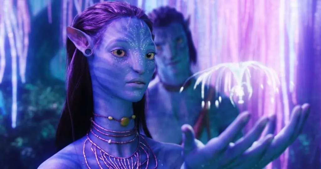 (L-R): Neytiri (voiced by Zoe Saldana) and Jake Sully (voiced by Sam Worthington) in Twentieth Century Fox's AVATAR, one of the best movies to watch before going to Disney World - especially Animal Kingdom.