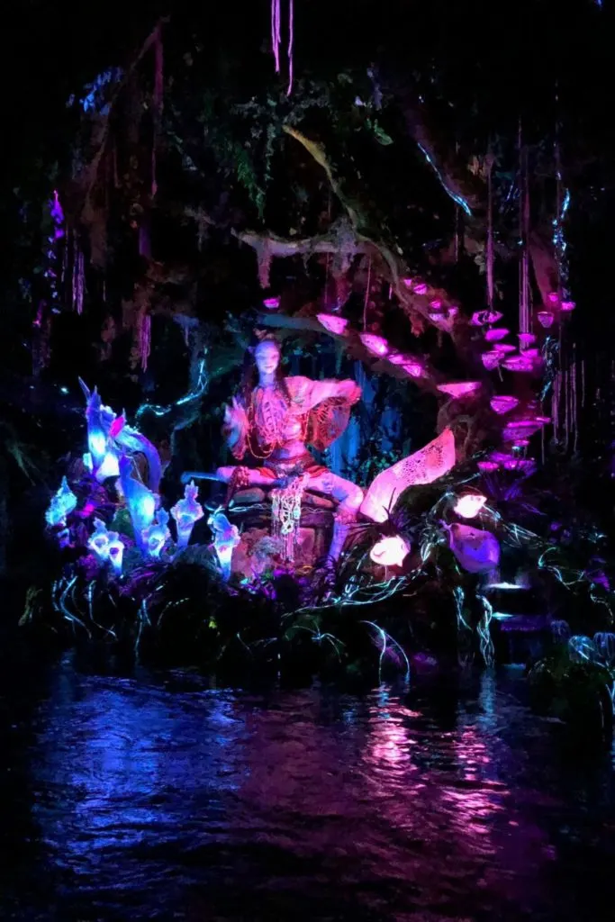 Photo of the shaman animatronic on the Na'vi River Journey ride.