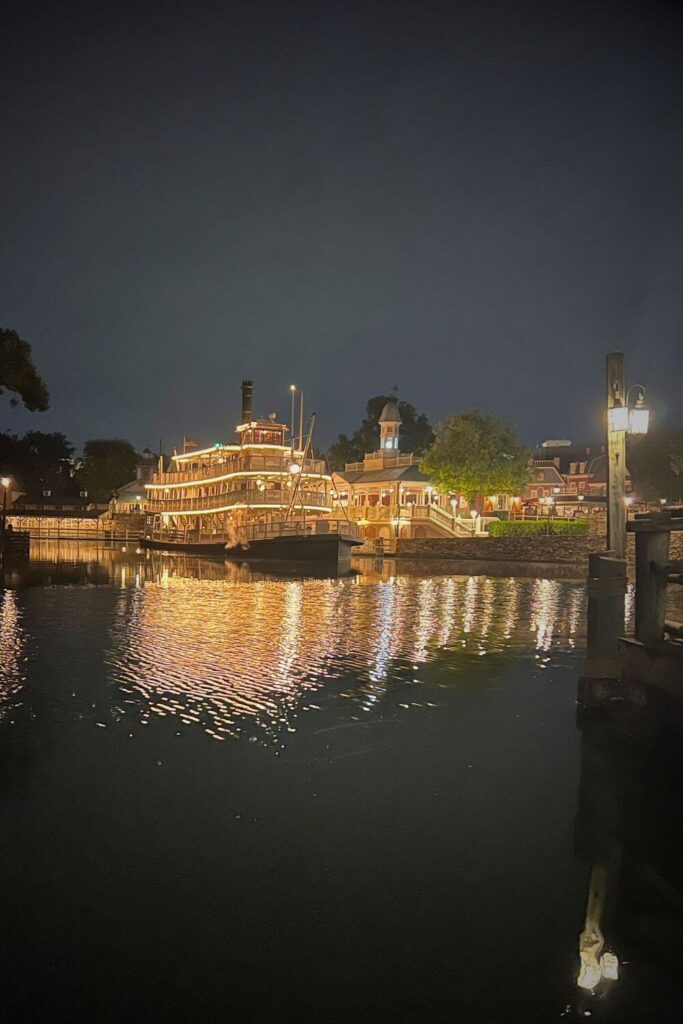 Photo of the Liberty Square riverboat at night.