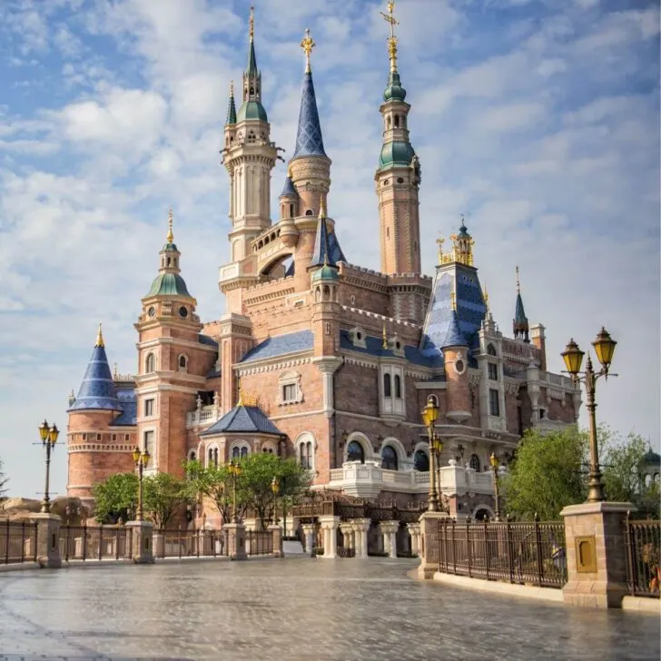 Photo of the Shanghai Disneyland Castle aka the Enchanted Storybook Castle.