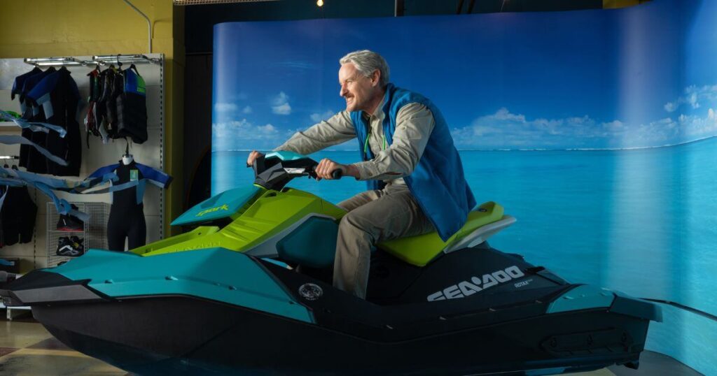 Owen Wilson as Don (aka Mobius) in Marvel Studios' LOKI, Season 2, episode 5, pretending to ride a SeaDoo.