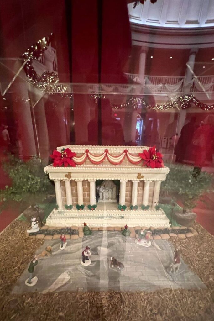 Photo of a miniature recreation of the Lincoln Memorial in DC made out of gingerbread.