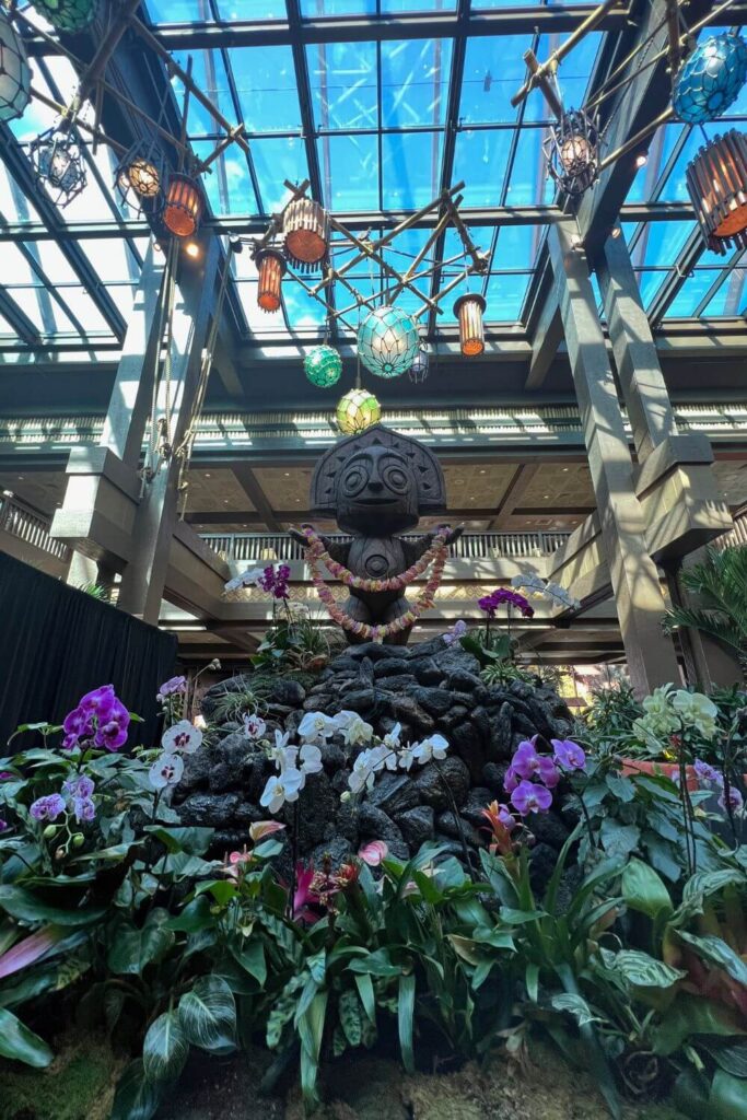 Photo of a Polynesian statue in the lobby of the Polynesian Village Resort.