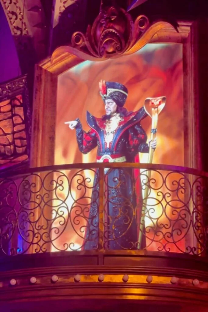 Photo of a scene from Hollywood Studios' show, Disney Villains: Unfairly Ever After, featuring Jafar from Aladdin.